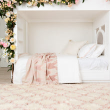 Load image into Gallery viewer, Fleur Moroccan Rug