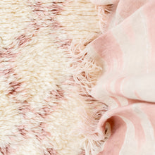 Load image into Gallery viewer, Fleur Moroccan Rug