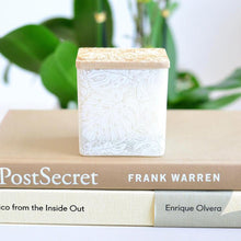 Load image into Gallery viewer, Banana Leaves Candle