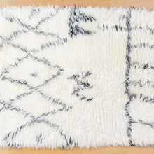 Load image into Gallery viewer, Phoenix Moroccan Rug